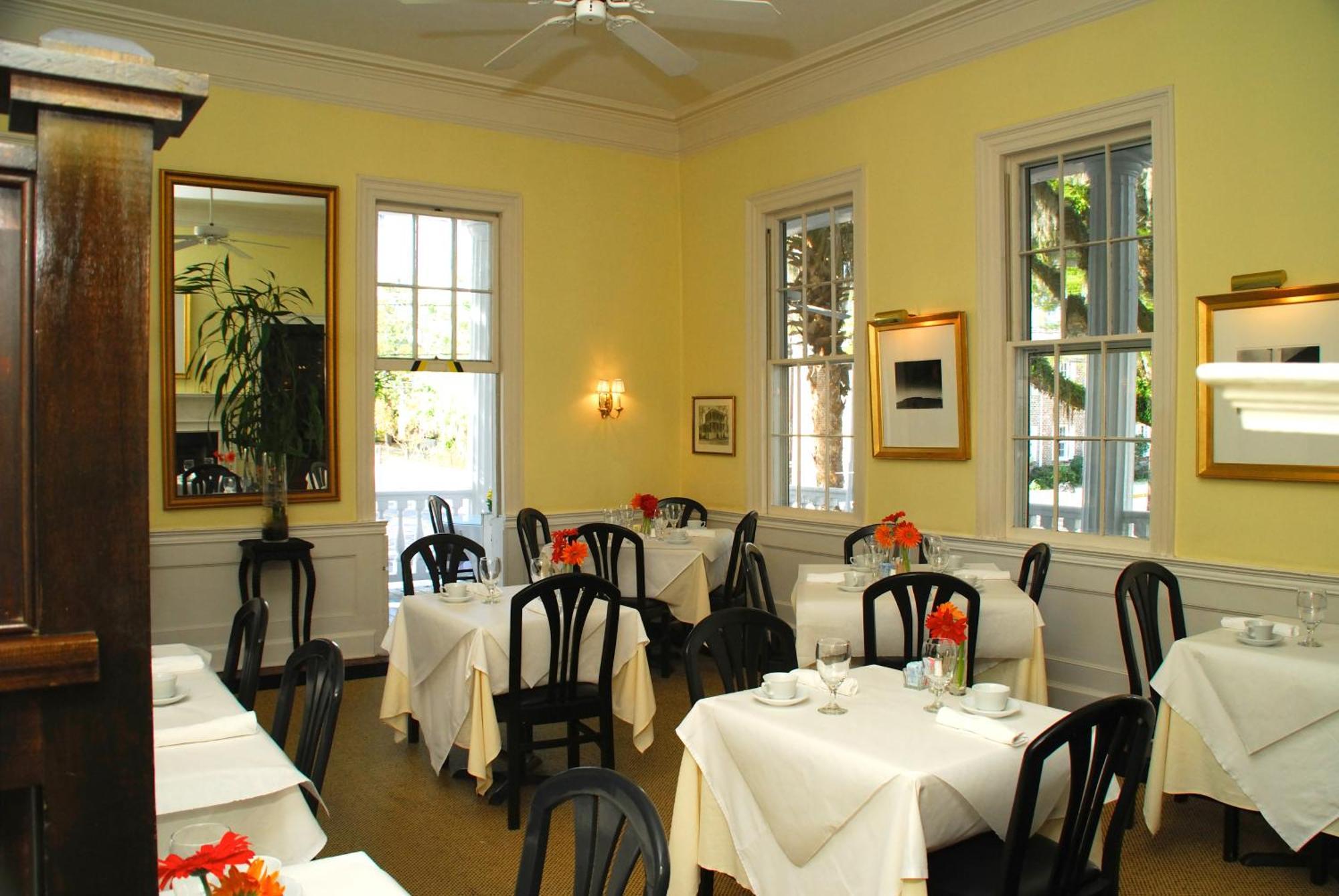 ビューフォート Rhett House Bed & Breakfast レストラン 写真